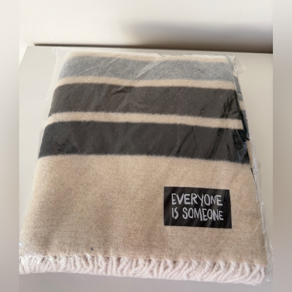 NEW Sackcloth & Ashes Everyone Is Someone Wool Blend Blanket Made in Italy - Picture 1 of 4
